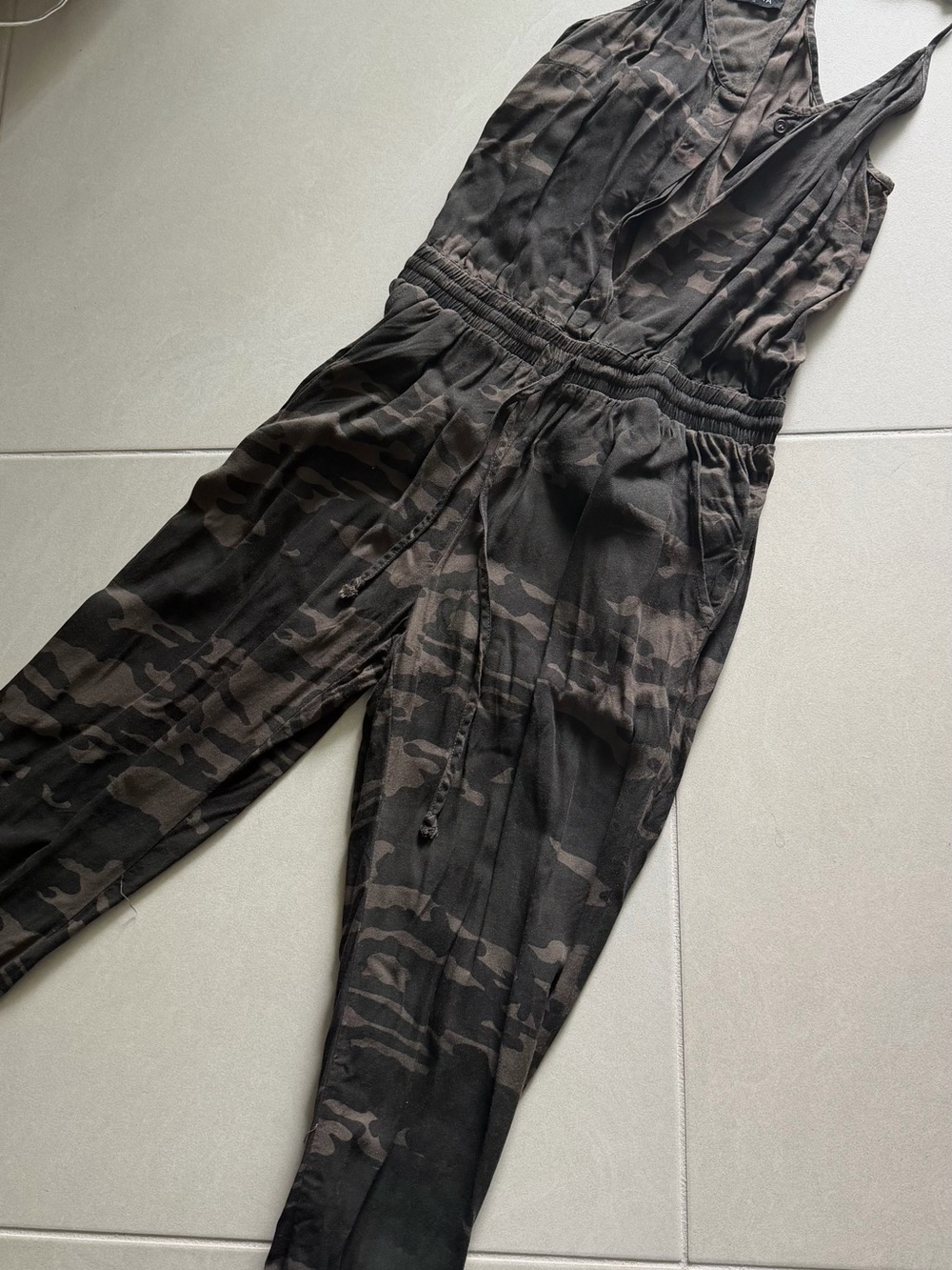 Storia Brown and Black Camouflage Sleeveless Jumpsuit